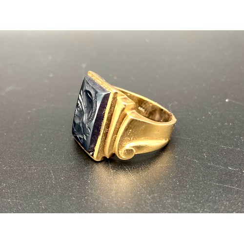 897 - 18ct Gold centurion ring. 8g size s.