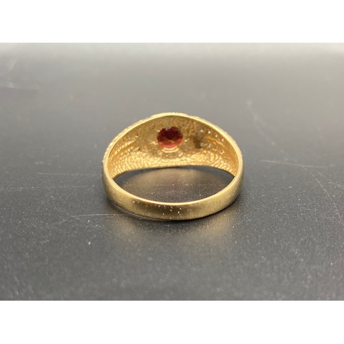 898 - Stunning 9ct gold ring with Diamond shoulder stones and red stone. 4.3g Size Y.