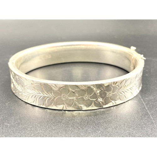 900 - Ladies sterling silver bangle Birmingham 1968 by Joseph Smith & Sons (Birmingham) Ltd Vittoria Stree... 