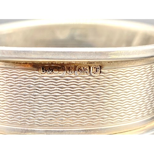 924 - Sterling Silver napkin ring Birmingham 1980 by W I Broadway & Co. 12g.