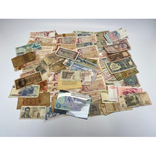 931 - Large collection of bank notes.