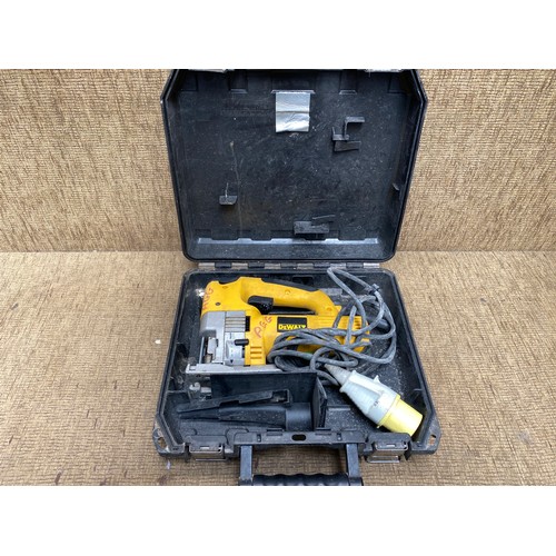 250 - DeWalt 110 jigsaw; serial: DW321LX.