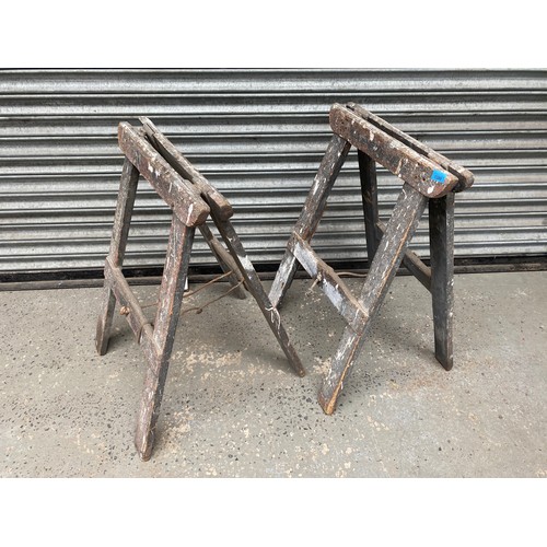 1249 - 2 vintage wooden trestles.