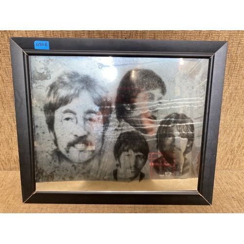 1080B - The Beatles mirror picture.