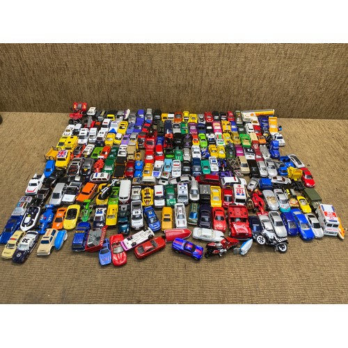 506 - Large quantity ofplay worn cars.