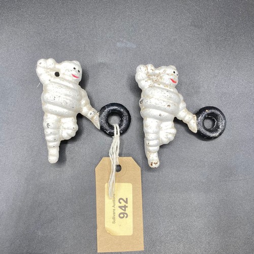 942 - Two small cast iron Michelin men. 8cm.