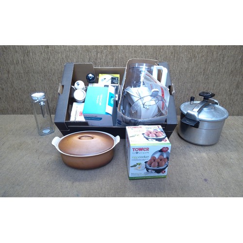 298 - Kitchen items including egg cooker, mixer, a meat mincer and a le creuset pot