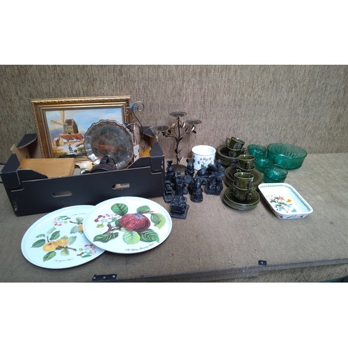 305 - Collection of vintage items including: A ceramic tea service set and a painting.