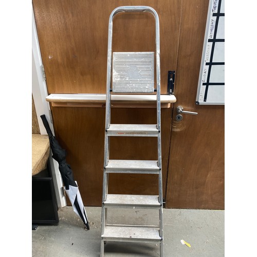 316 - Aluminium stepladder.