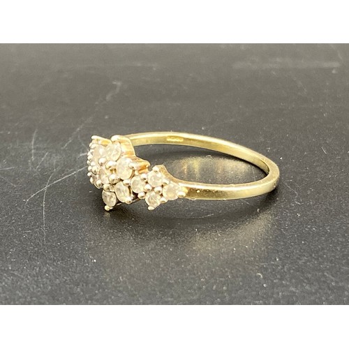 847 - 9ct gold and diamond cluster ring size O 2.1g.