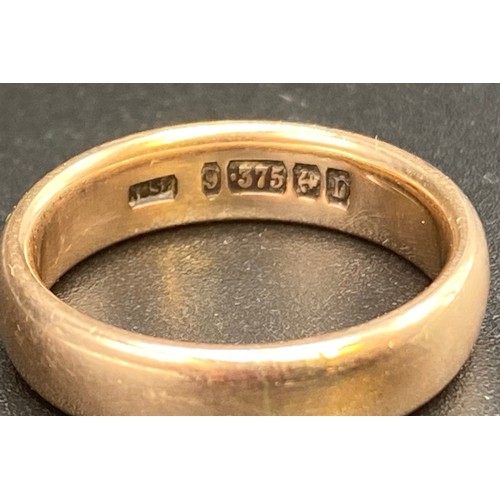 862 - 9ct gold wedding band 3.9g size J.