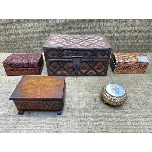 462 - 5 vintage trinket boxes.