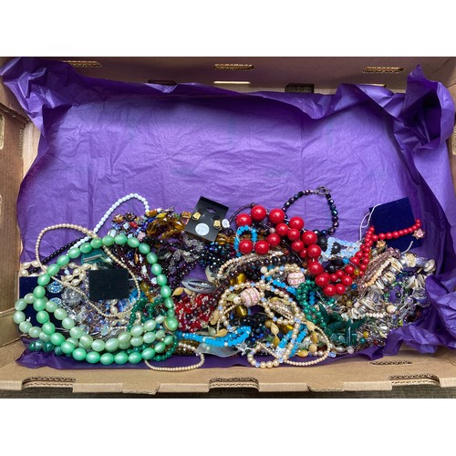 470 - Large quantity of modern and vintage costume jewellery.