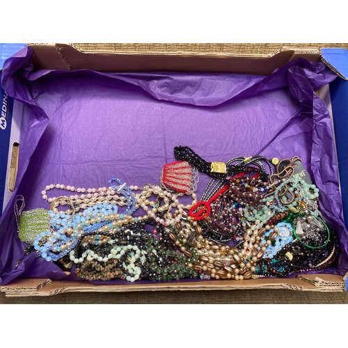 471 - Large quantity of modern and vintage costume jewellery.