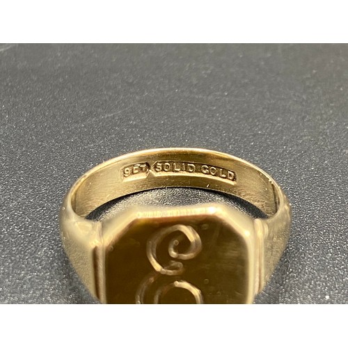 901 - 9ct gold signet ring size R, 5.6g