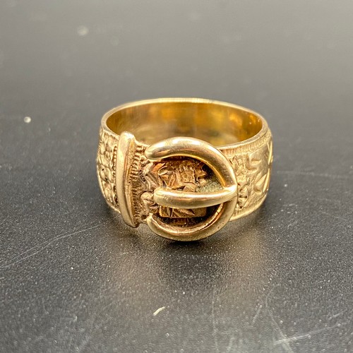 906 - 9ct gold buckle ring. Size U. 9.1g.