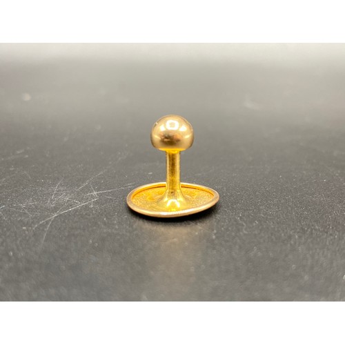 908 - 15ct gold pin back. 1.3g