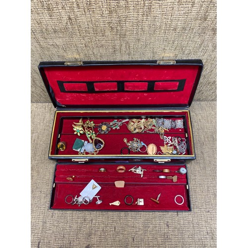 492 - Case with key and costume jewelry.