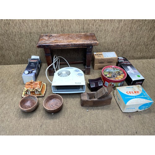 156 - Selection of mixed items including: Vintage treen, spotlights and ceramics.