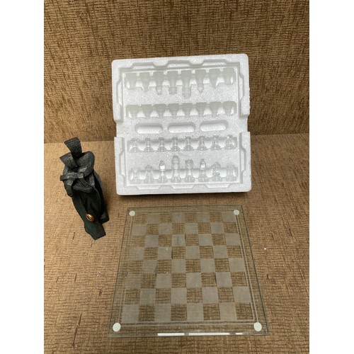 497 - A glass chess set and a friendship statue