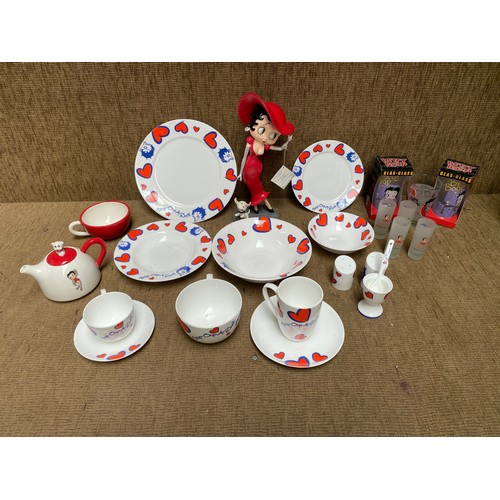 498 - Betty Boop plates, cups, saucers, glasses and a figurine