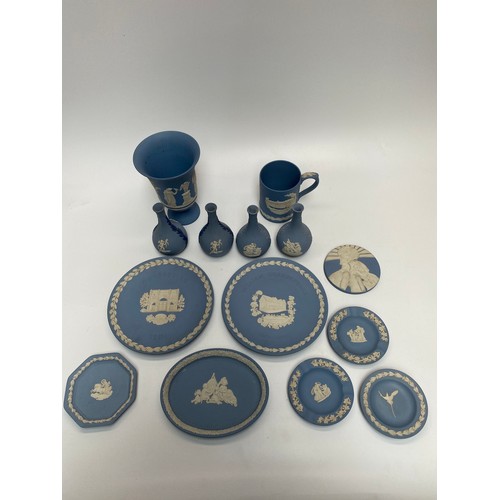 744 - A selection of Wedgewood pottery