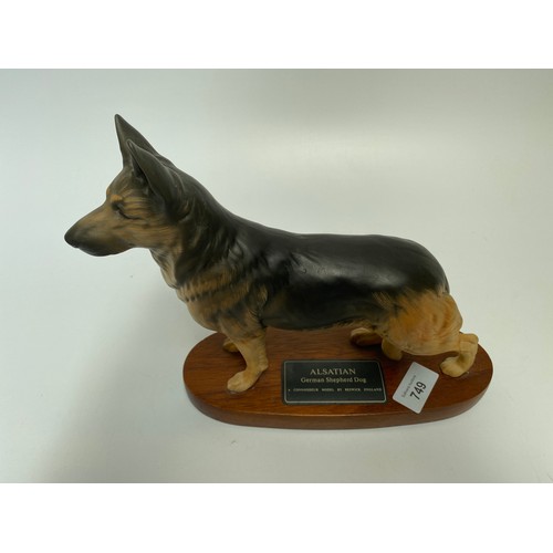 749 - Alsatian German shephard dog statue by Beswick 22cm high