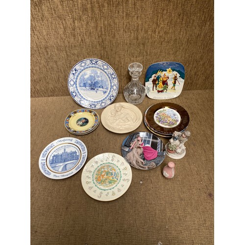 181 - collectable ceramics including Madonna and child and a Beswick Christmas in Poland plate