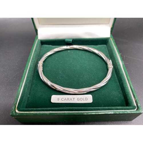 944 - 9ct white gold bangle and earrings (stamped .375) 6.4g