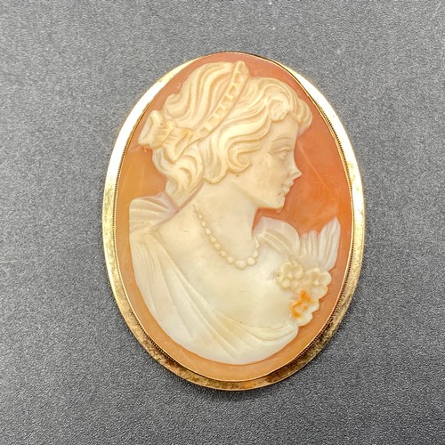 963 - Large 9ct gold cameo/pendant. 5cm.