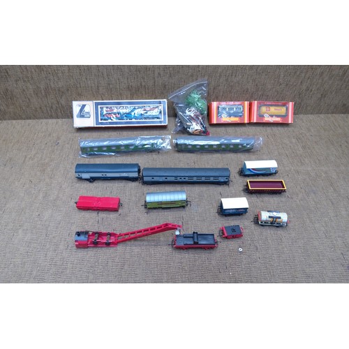 1158 - Model train carriages including Lima