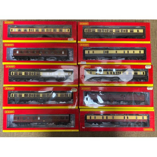 1161 - Collection of 10 Hornby 00 scale train carriages.