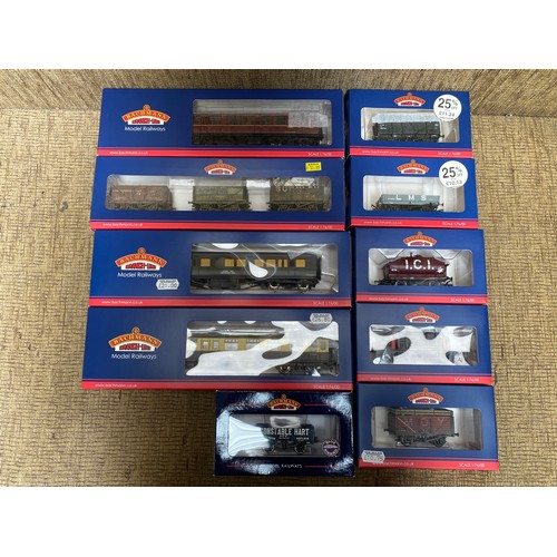 1163 - Collection of 10 bachmann 00 gauge carriages and wagons.