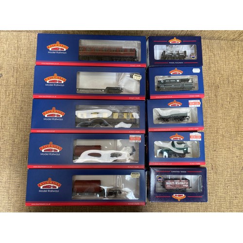 1167 - Collection of Bachmann 00 gauge railway carriages and wagons.`