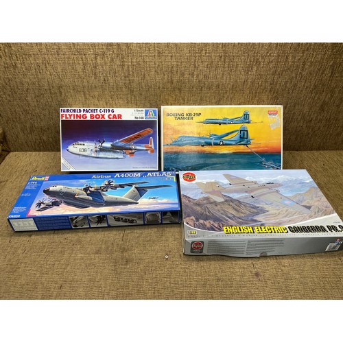 1199 - Collection of model kits including: Italeri and Airfix.