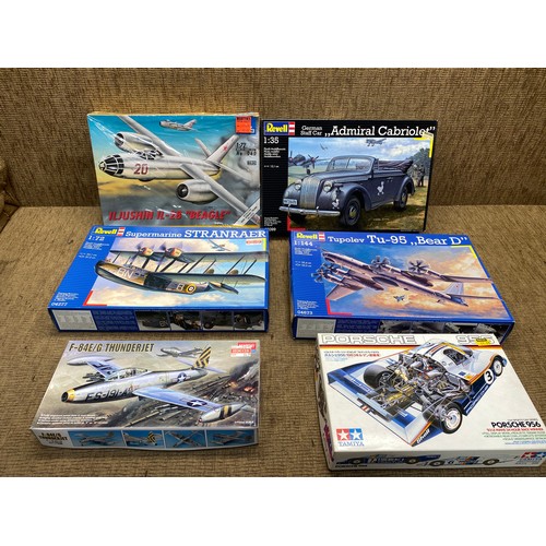 1200 - Collection of model kits including: Tamiya, Revell and Italeri