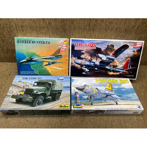 1205 - Collection of model kits including: Revell and Heller.