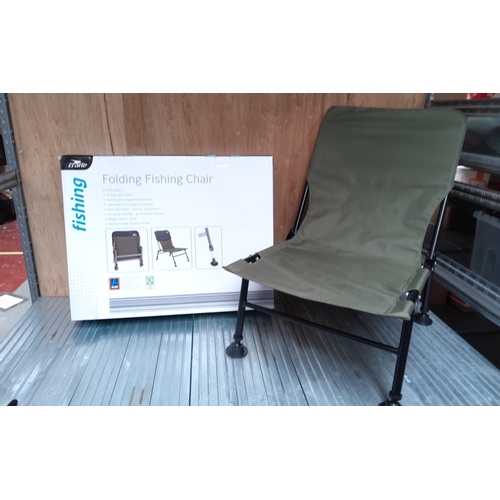 578 - Two folding fishing chairs