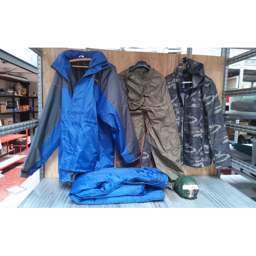 580 - Selection of fishing clothing in size xxl