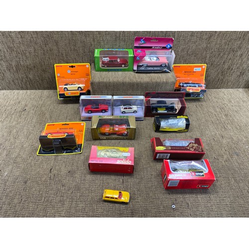 512 - Collection of collectible model cars including: Matchbox and Dinky.