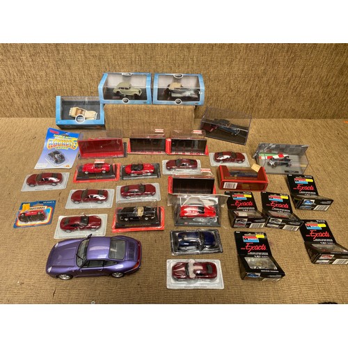 198 - Collection of collectible model cars including: Oxford.