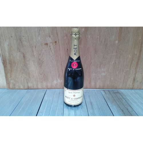 208 - A vintage bottle of Moet and Chandon 75cl