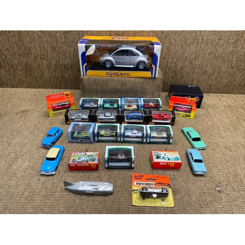 221 - Collection of collectible model cars including: G gate and Matchbox.