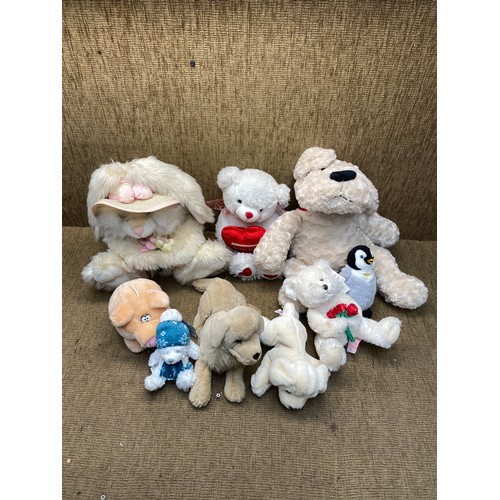 267 - A collection of teddy bears