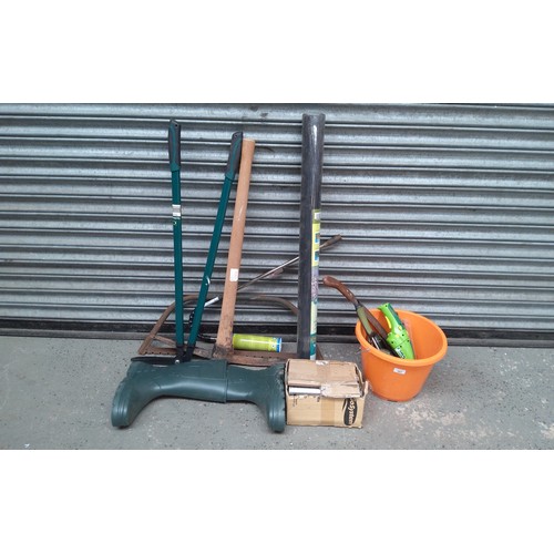 287 - Large amount of tools including a weed burner and various gardening tools