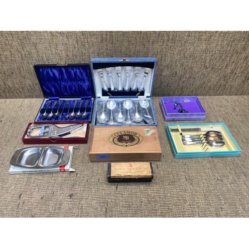 508 - Selection of antique items including: Silver plate tea spoon set and a dress necklace.