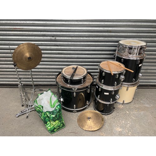 281 - Large selection of CB drums with some stands.