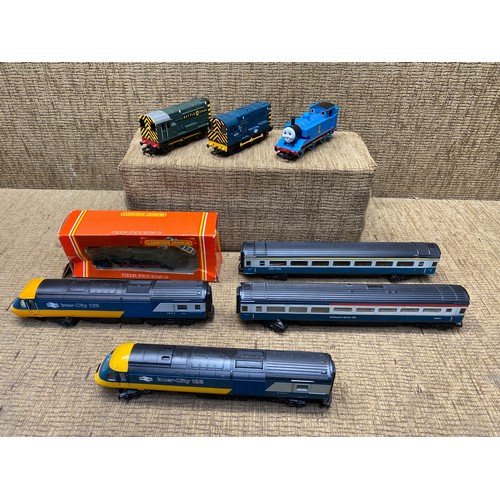 462 - selection of model trains including Hornby BR class 08 loco diesel shunter