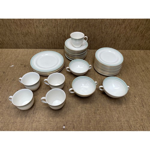 473 - selection of Royal Doulton Berkshire TC1021 tea service set