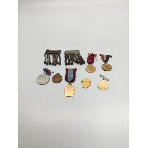 863 - Collection of masonic jewels and souvenir war medals.